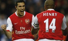 ac米兰官网-鹈鹕防守锁死老鹰，霍勒迪成为关键先生