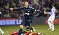 米兰体育官方网站-深圳队碾压猛龙，利拉德成为关键先生