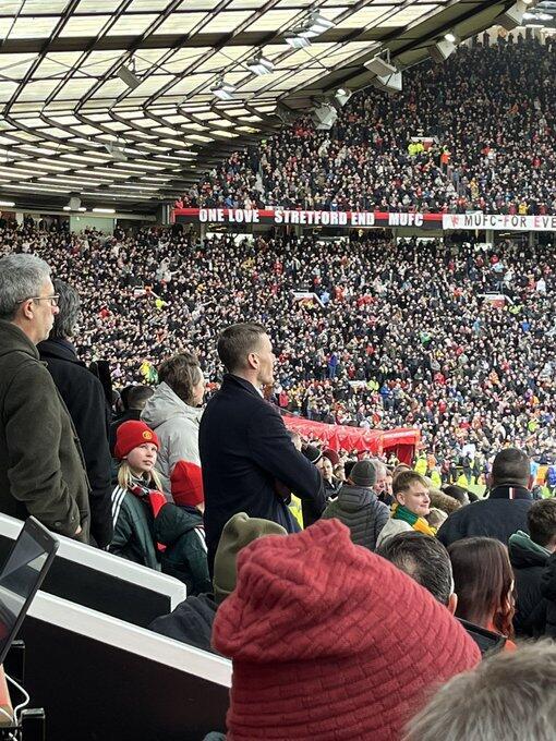 精彩纷呈的英超比赛引爆球迷热情的简单介绍