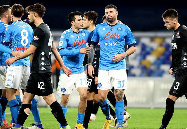 包含那不勒斯战胜都灵，气势如虹的词条