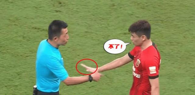 关于比赛中红牌频现,裁判执法屡屡引争议的信息 关于比赛中红牌频现,裁判执法屡屡引争议的信息