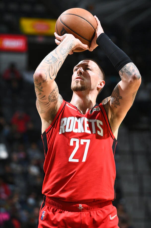 包含台前幕后：球队背后的助力者功不可没的词条