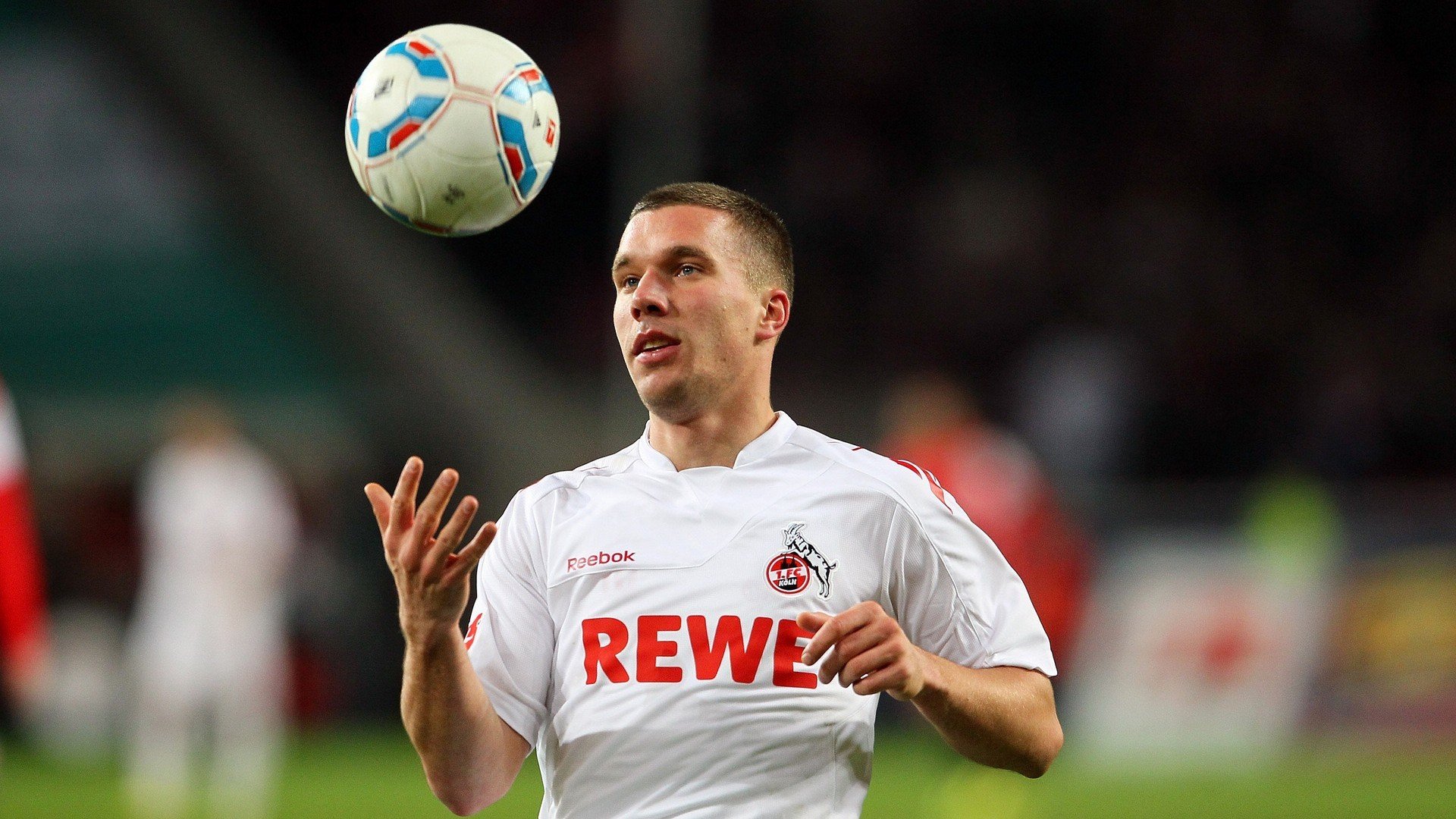 维尼修斯一剑封喉刷新纪录,奥地利坚韧防守险胜法国背后的战术革命