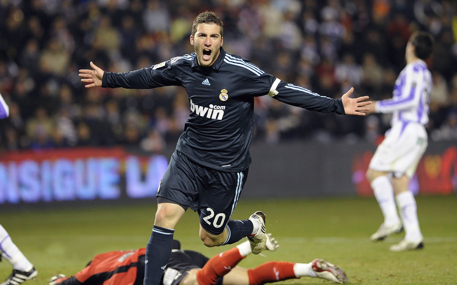 赛道上的逆袭，索伯绝地反击，诺里斯领军登顶